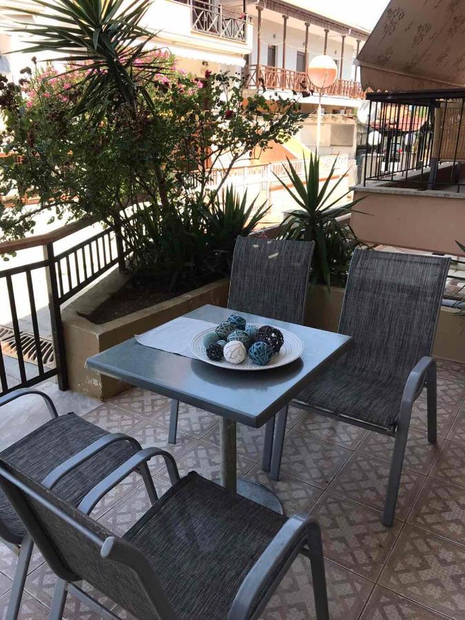 Kostas Apartment Иерисос Екстериор снимка